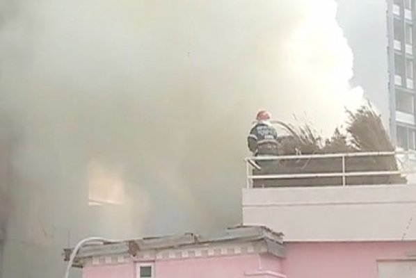 Suspiciuni de mână criminală în cazul terasei care a ars în Mamaia